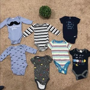 bundle of long &short sleeve onsies for baby boy💙